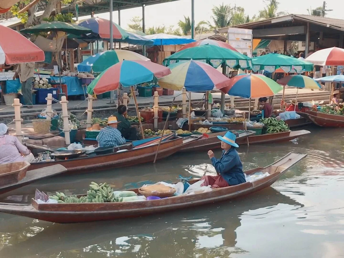 Vendors selling produce from boats at Tha Kha floating market