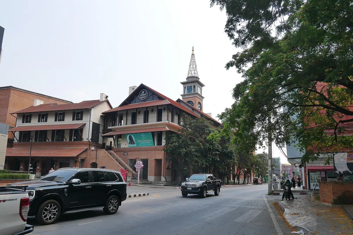 Nimmanhaemin Road with the One Nimman clock tower