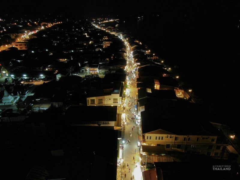 chiang khan walking street at night