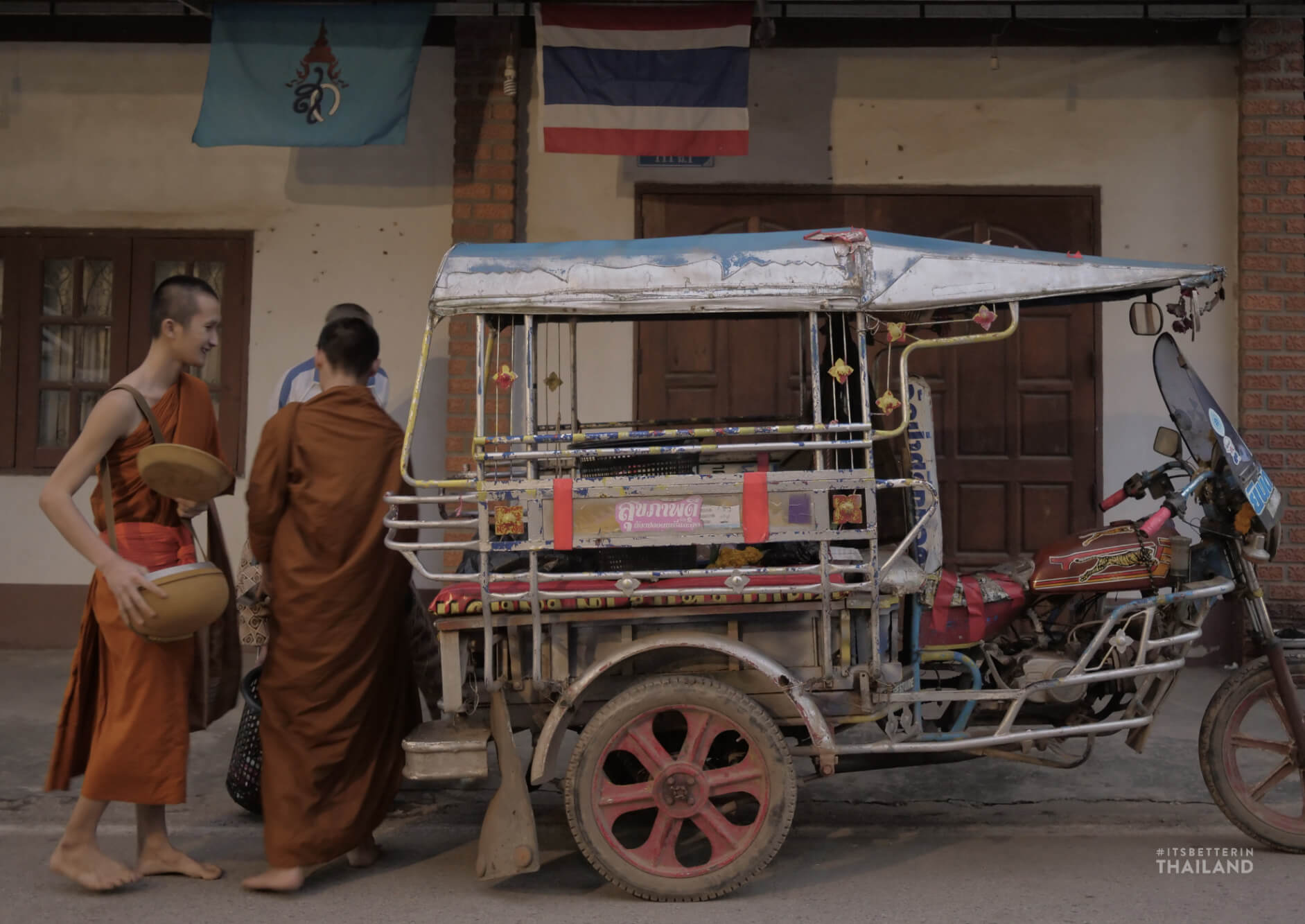 Chiang Khan monks