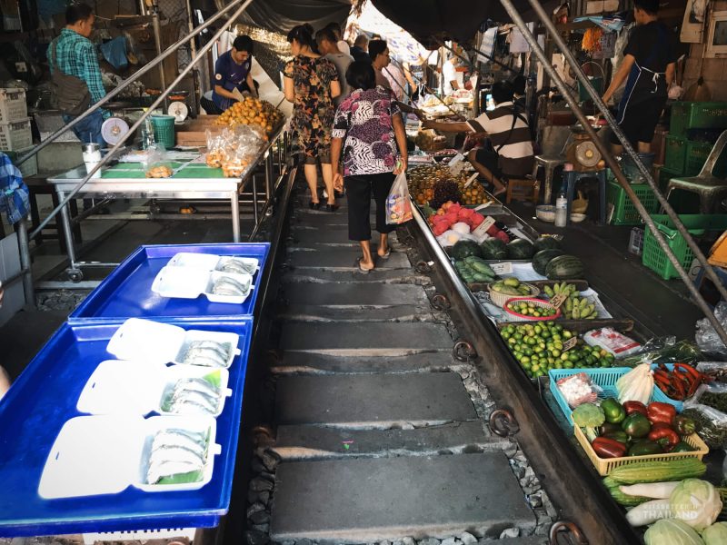 Mae Khlong Train Market