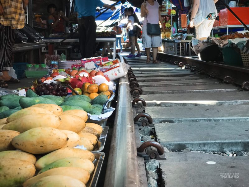 Mae Khlong Railway Market