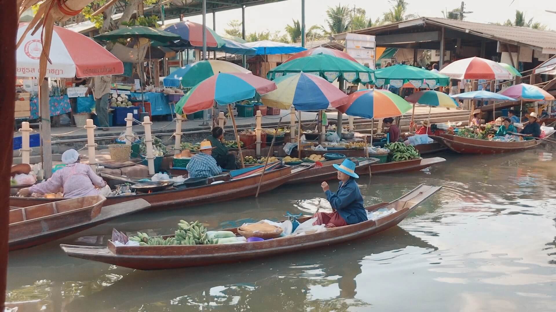 video tha kha floating market