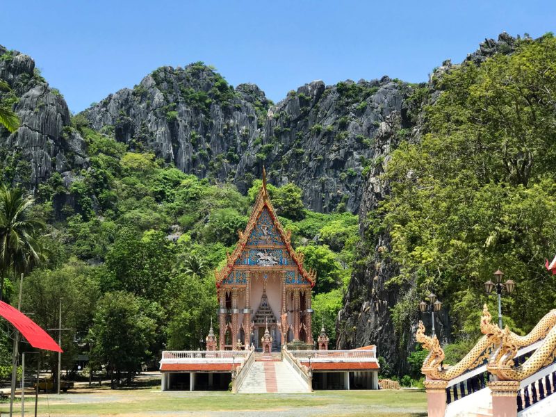 Khlong Khao Daeng temple