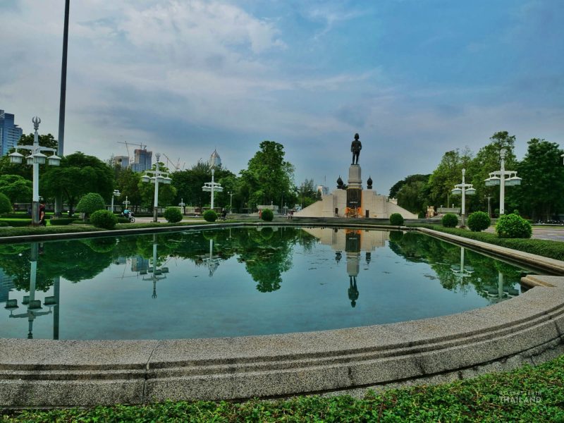 Lumpini Park Rama VI statue